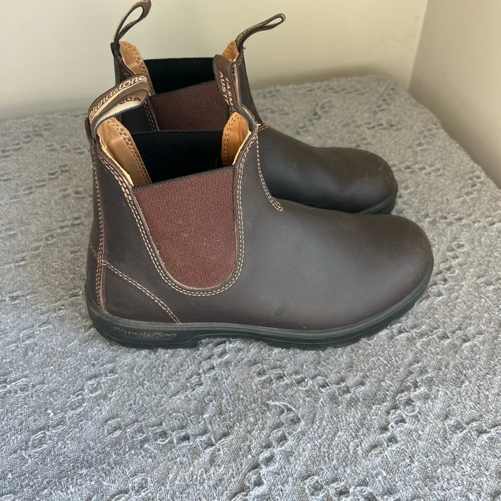 Blundstone Brown Leather Chelsea Boots with Elastic Panels - Picture 2 of 4
